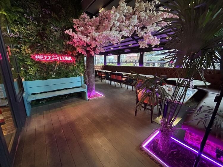 Well-presented restaurant for sale in Bristol with indoor and outdoor seating options available Photo 7