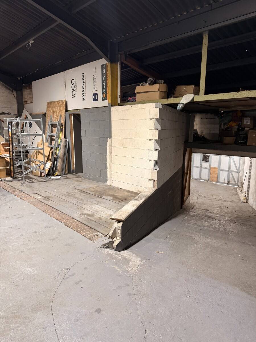 Freehold garage and storage unit for sale in Derby Derbyshire with 3,500 sq ft of space Photo 7