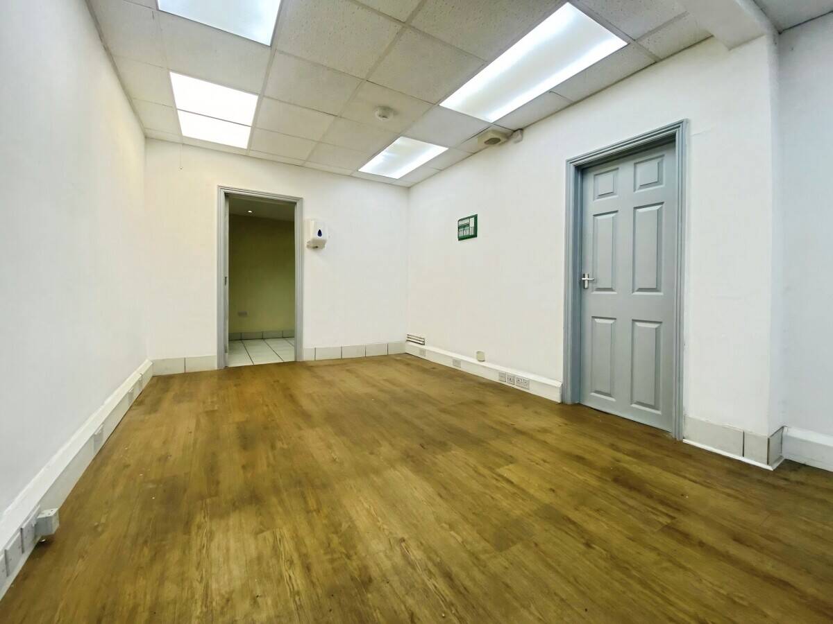 Commercial Retail Premises To Let - Caversham, Reading - Vacant and Available Immediately Photo 7