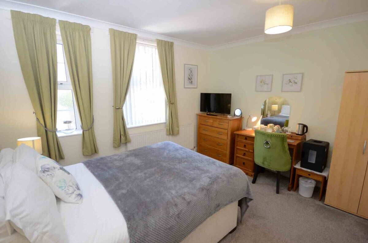 Guest House for Sale in Prime Torquay Devon with 5 Letting Rooms and Owner's Annex Photo 7