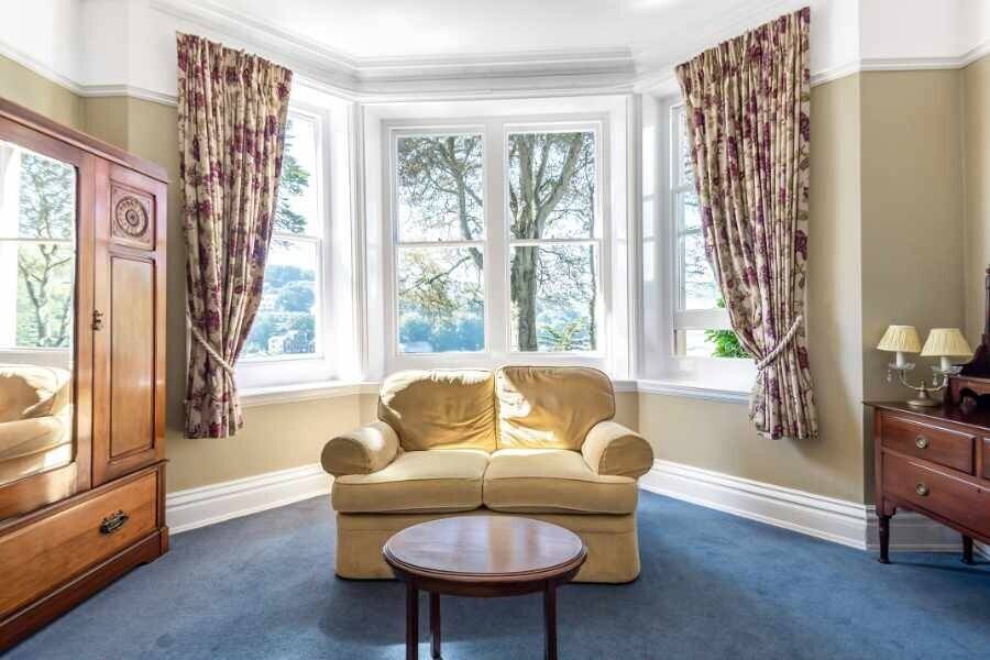 7-Bedroom Manor for Sale in Looe Cornwall with Scenic Views and Owner's Cottage Photo 7