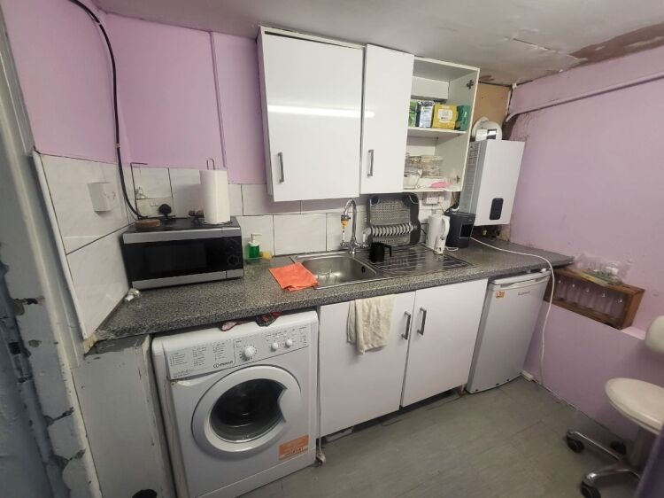 Hair Salon for Sale in North London with Local Clientele and Growth Potential Photo 7