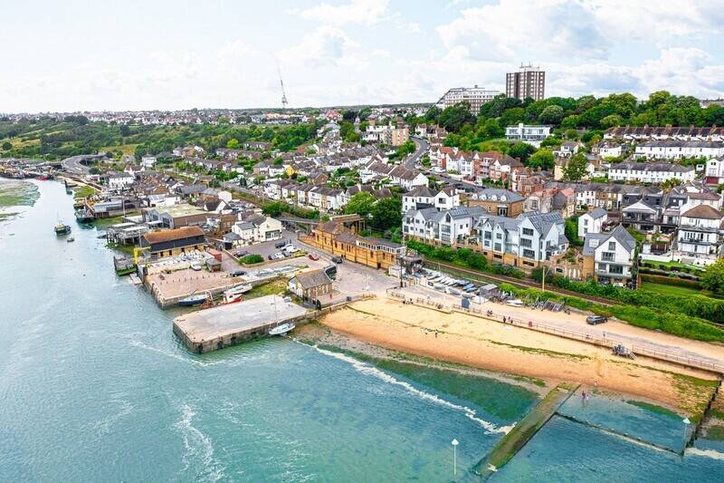 Luxury Development Opportunity in Leigh-on-Sea Essex Near Shops and Estuary Views Photo 7