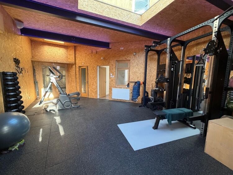 Versatile 1,400 ft² studio space for sale in Bristol with gym and garden amenities Photo 7