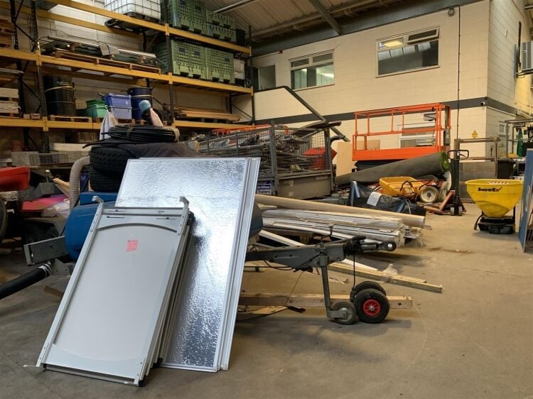 Industrial unit for sale in Bristol, approximately 8,000 sq ft with warehouse and office space. Photo 7