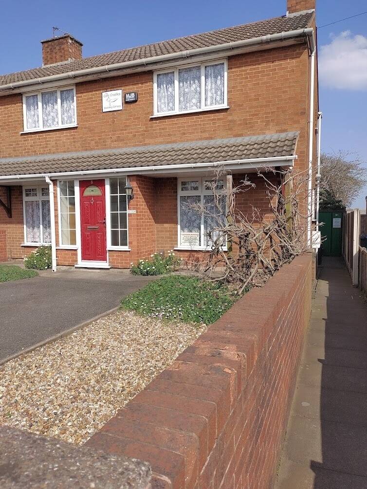 Cattery and Home for Sale in Tipton, West Midlands with Spacious Living Quarters Photo 7