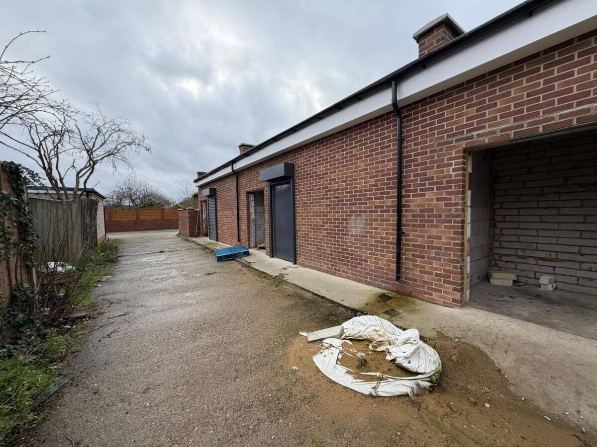 Two Retail Units For Sale in Ashford Surrey with Flexible Spaces Available Photo 7