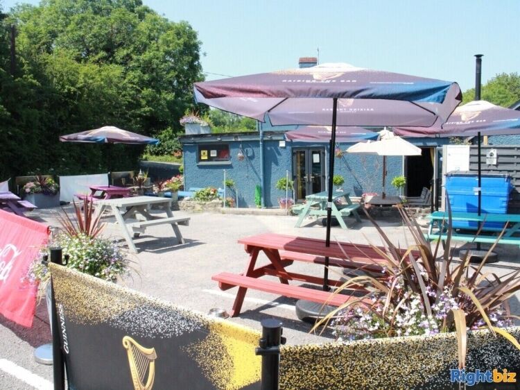 Recently Refurbished Village Free House in Vale of Glamorgan with Car Park Photo 7