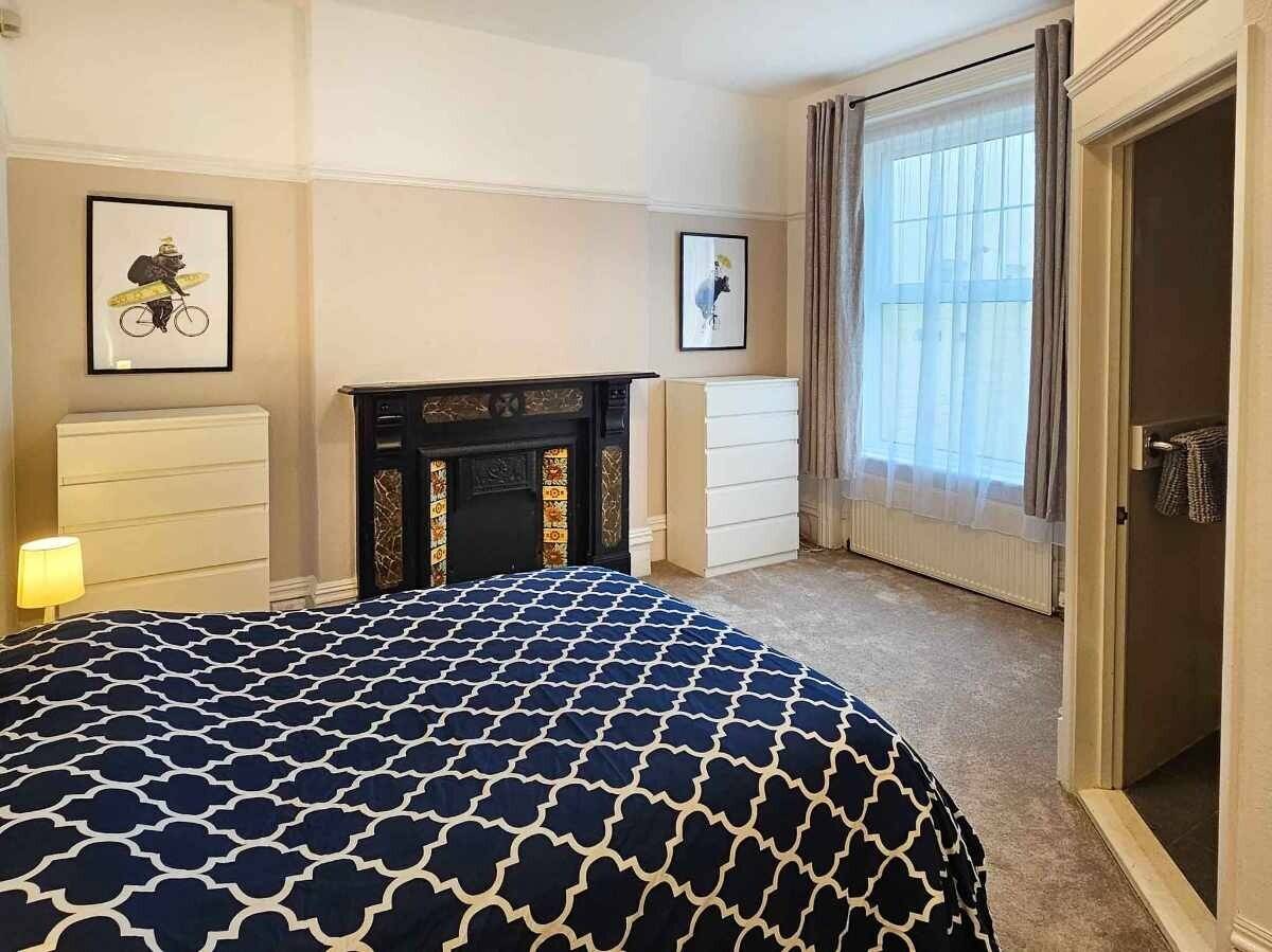 Large 8-Bedroom HMO or Supported Living Home in Torquay Devon with Spacious Garden and Reception Roo Photo 7