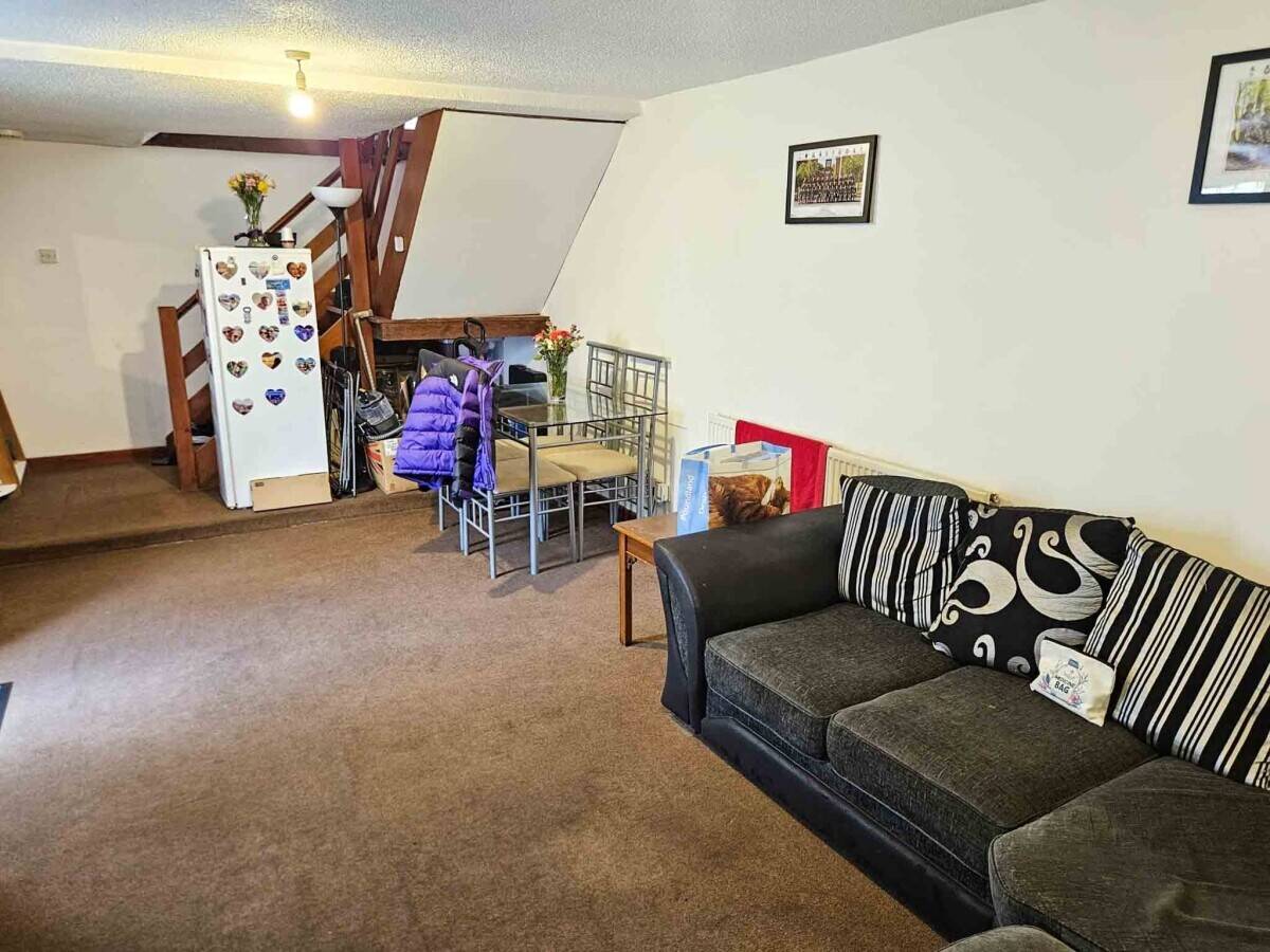 Mixed-use investment property for sale in Paignton Devon with fully tenanted units Photo 7