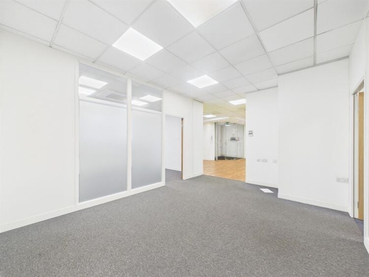Former bank building in Bristol City Centre with ground floor office and basement storage available Photo 7