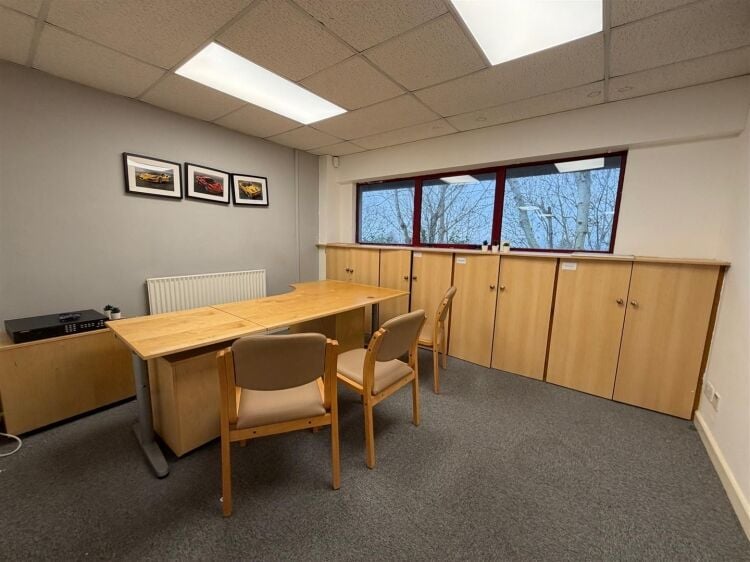 Modern two-storey commercial unit with workshop and offices in Bristol Photo 7