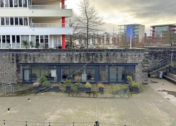 A spacious commercial unit situated in an enviable location on bristol's harbourside within easy reach of bristol city centre. Photo 7