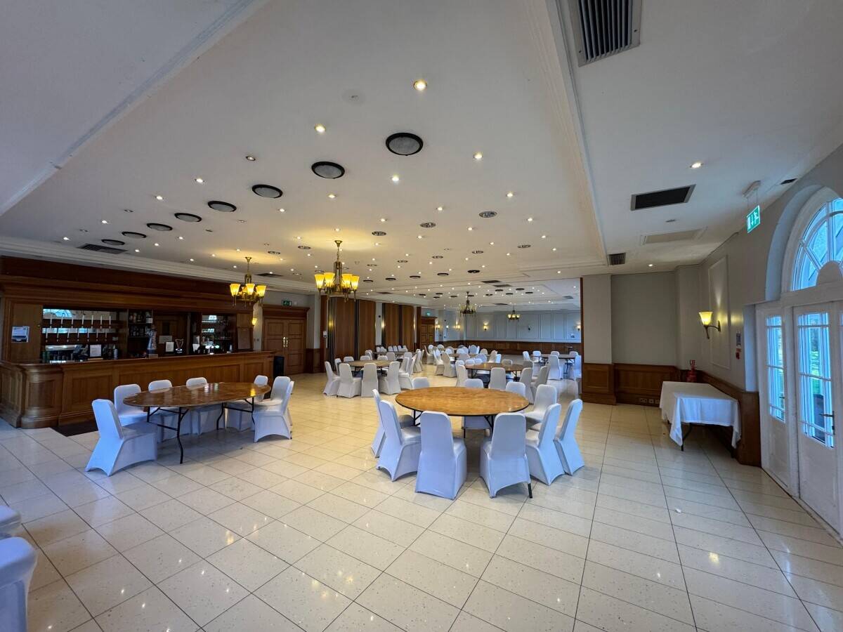 Large Function Facility In Leicester  Photo 1