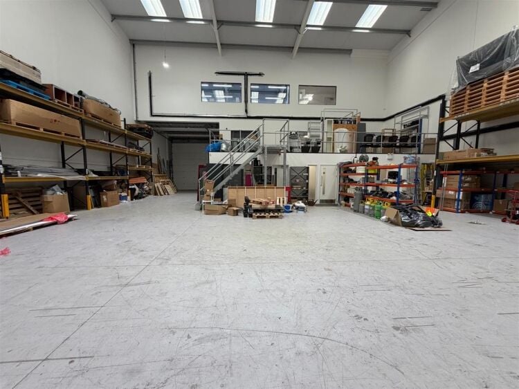 Well-presented warehouse unit with office space for sale in Bristol, 6,677 ft² in a modern park. Photo 7