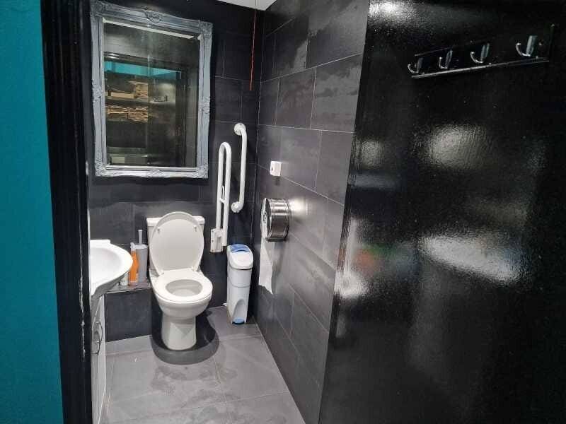Restaurant for sale on Uxbridge Road in Shepherds Bush London with long-term lease available Photo 7