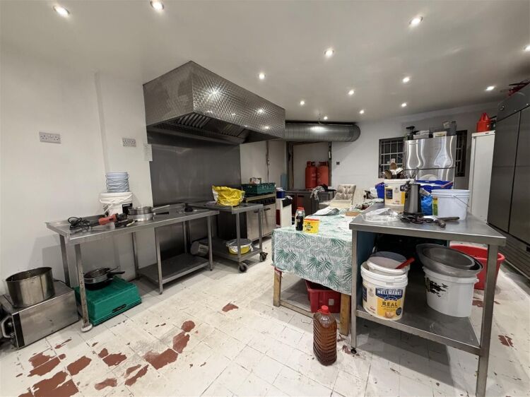 Mid-terrace retail unit for sale in Southmead, Bristol with 1,203 sq ft of adaptable space Photo 7
