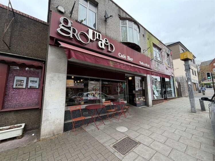 A well presented and inviting café/restaurant extending to approximately 1,000 ft², arranged to provide a comfortable and functional layout. Photo 7