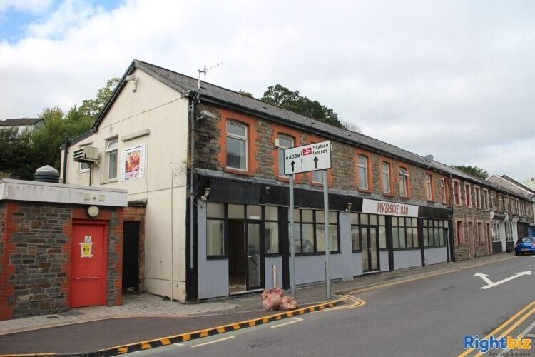 Riverside Bar & Restaurant with Terrace in Porth Town Centre for Public Auction Sale Photo 7