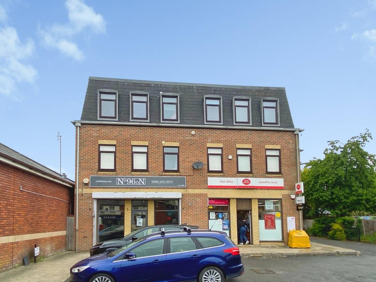 Prominent Retail / Commercial Premises To Let Adjacent to Busy Post Office – Strong Passing Footfall Photo 1