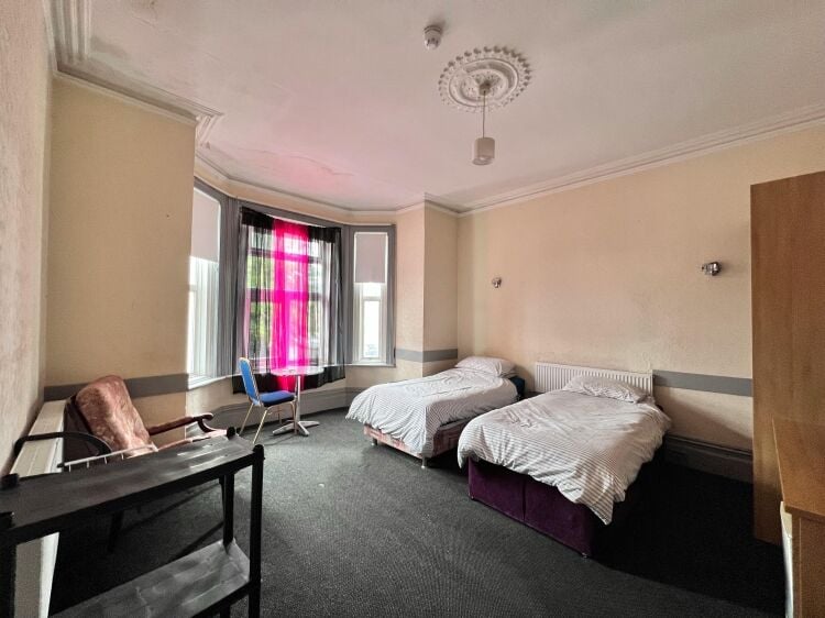 Prominent HMO in Bournemouth with 8 letting rooms and garden near key amenities Photo 7