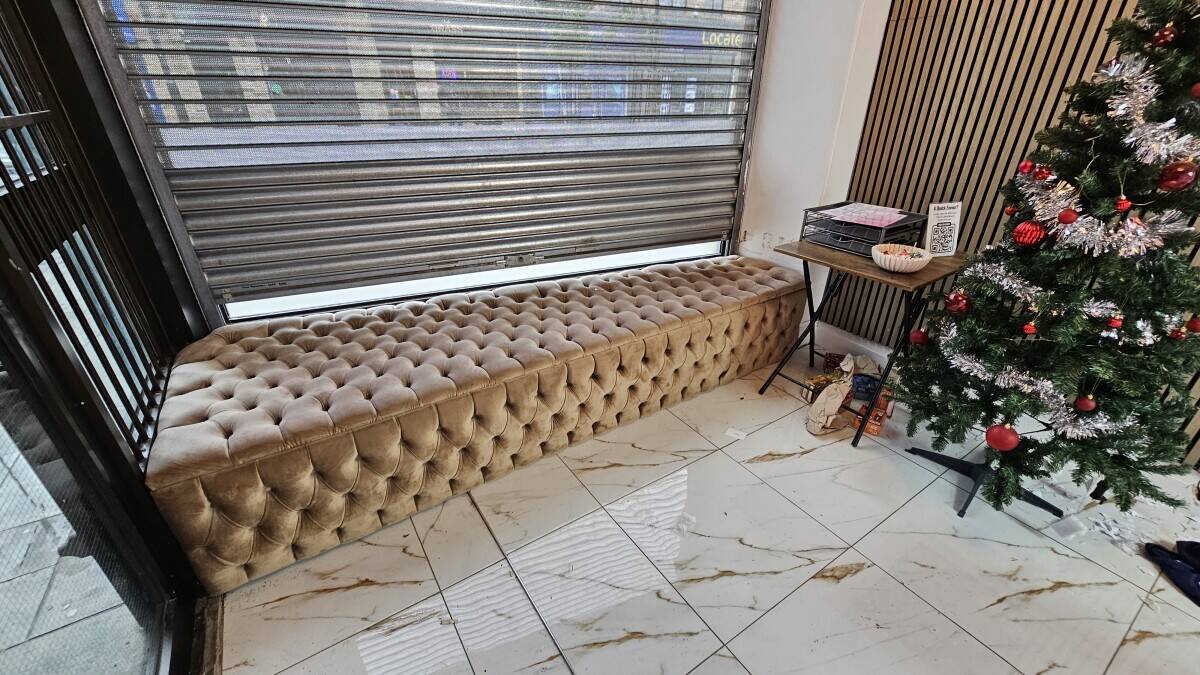 Nail Salon located on a busy High street Photo 7