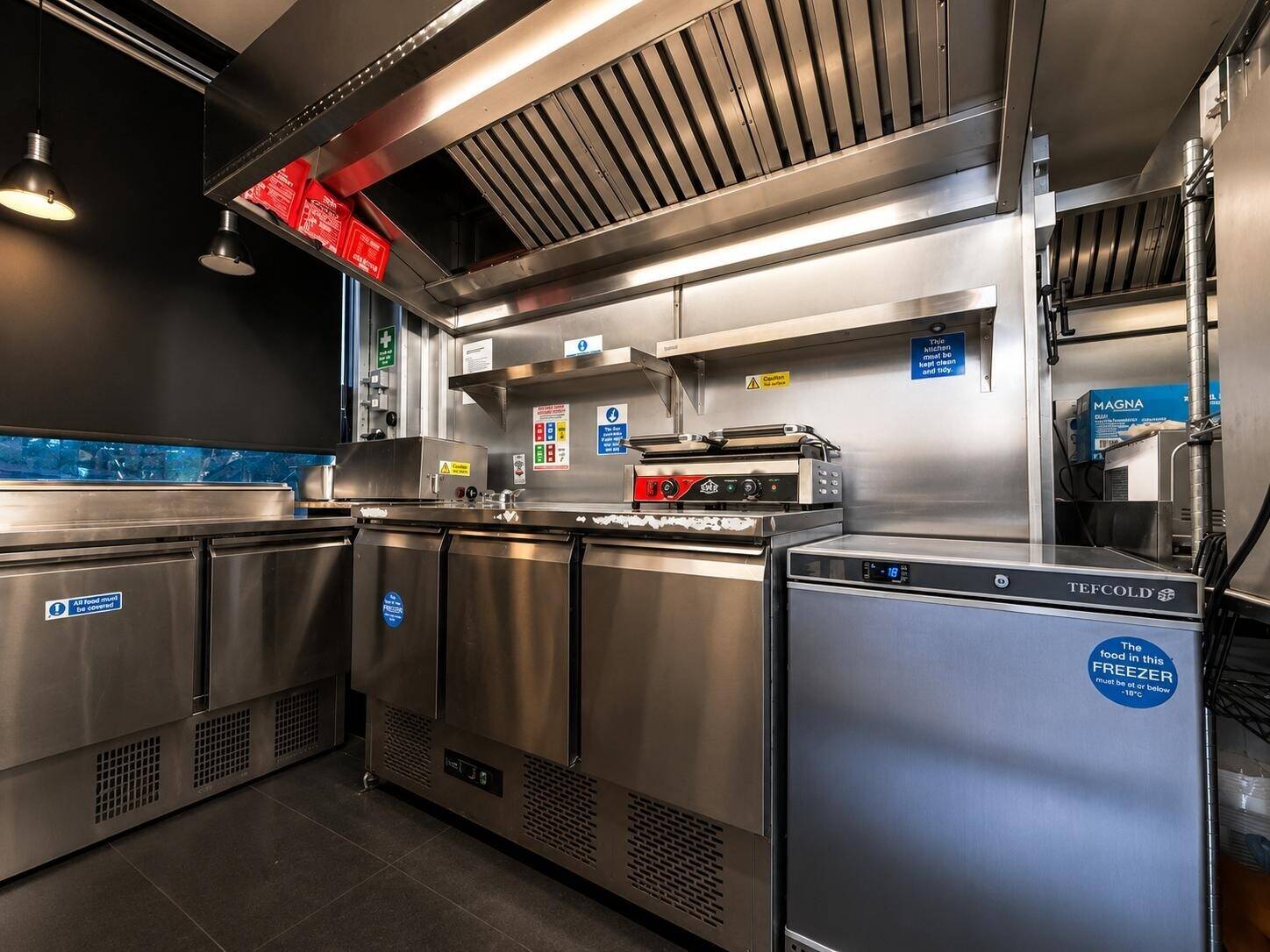 Fully Fitted Takeaway and Restaurant Available in Isleworth London Photo 7