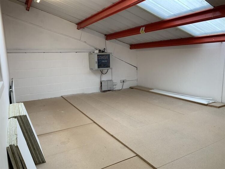 Industrial Unit for Sale in Bristol with Open Plan Office Layout and Five Parking Spaces Photo 7