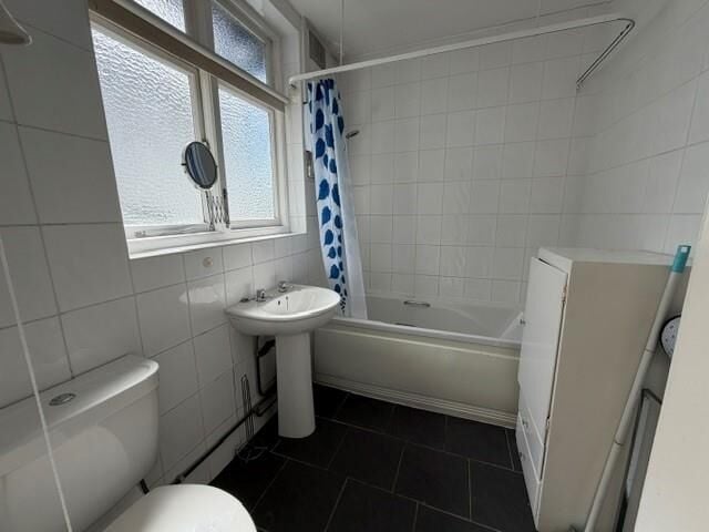 Mixed-use investment property with ground floor shop and two-bedroom flat in Bristol Photo 7