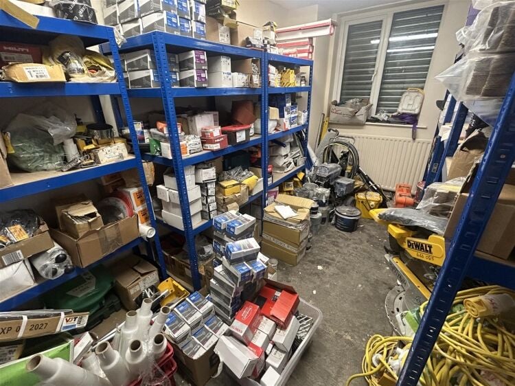 Modern industrial unit for sale in Bristol with office space and roller shutter access Photo 7