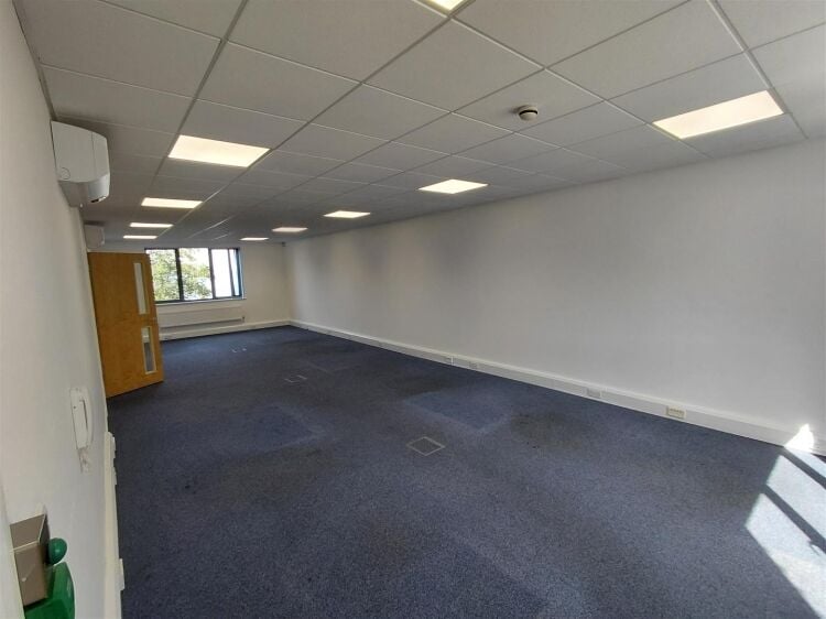 3 modern office buildings providing approximately 1,880ft² / 175m² - 5,640ft² / 524m² arranged over ground and first floor, benef Photo 7