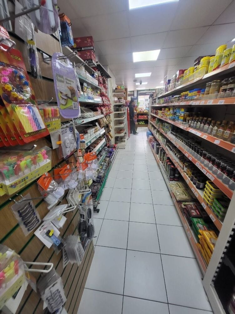 PRIME NORTH LONDON CONVENIENCE STORE FULLY REFURBISHED | HIGH TURNOVER | EXCELLENT GROWTH POTENTIAL /REF: CS0791 Photo 7