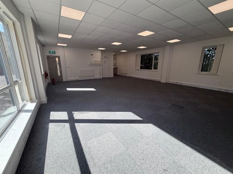 Modern Ground Floor Offices for Sale in Speedwell, Bristol with Two Parking Spaces Photo 7