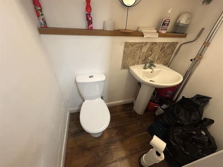 Ground floor retail unit in Bedminster, Bristol leased to an optician on a 10-year term Photo 7