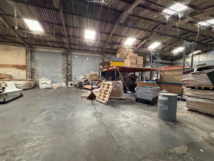 Industrial unit for sale in Bristol with offices and parking space available from November 2026 Photo 7