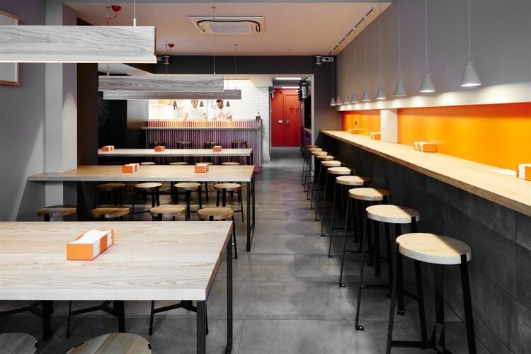 A rare opportunity to purchase a restaurant lease located in a prime trading position on north street. the restaurant is very well presented, measurin Photo 7
