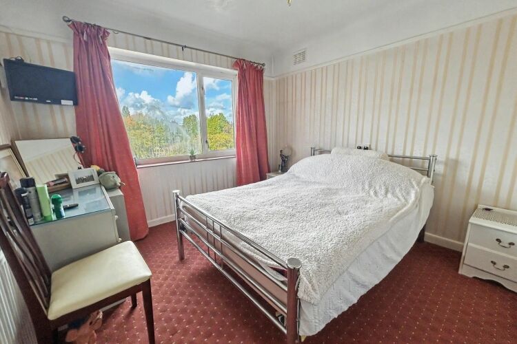Former Guest House for Sale in Poole Dorset with 7 Bedrooms and Off-Road Parking Photo 7