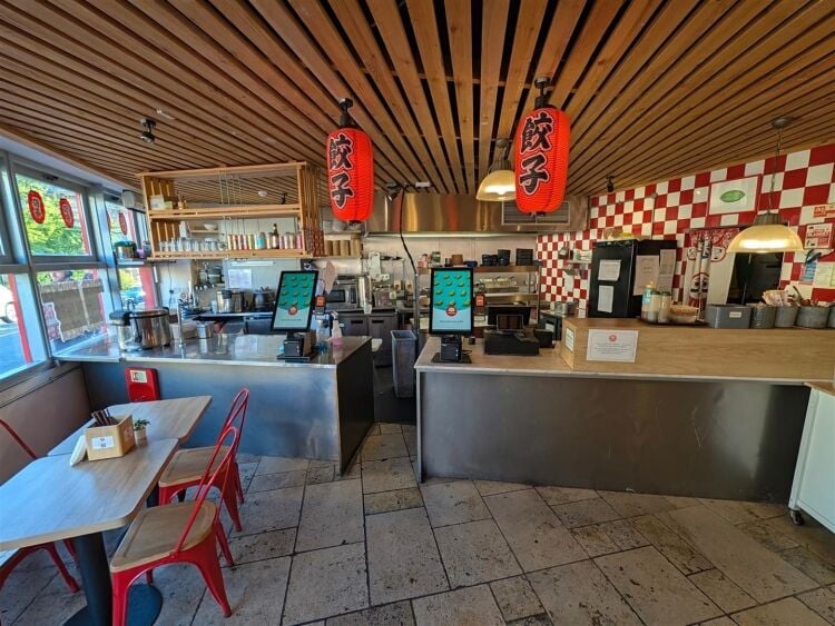 Fully fitted restaurant for sale in Clifton Triangle, Bristol with commercial extraction system. Photo 7