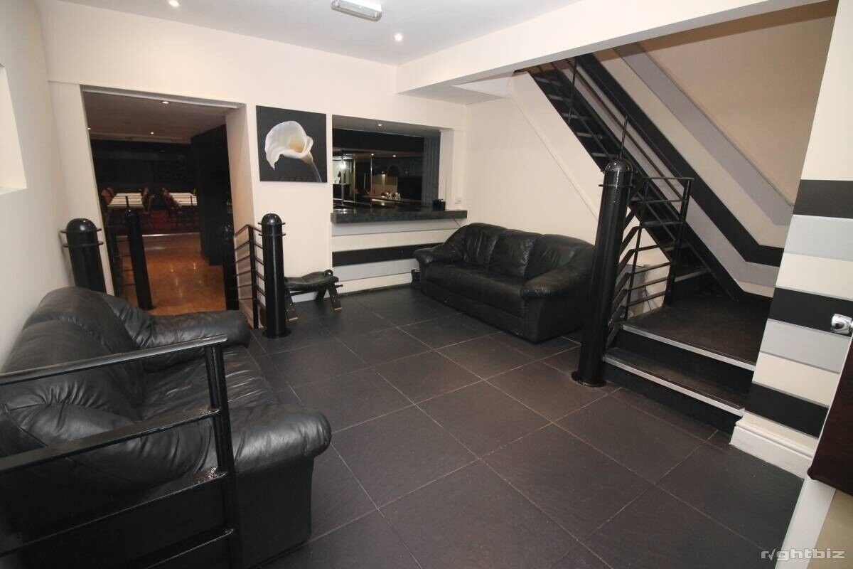 Spacious Four-Floor Commercial Property in Heart of Urmston Town Centre Photo 7