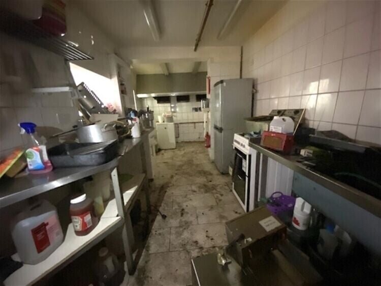 Berkshire Commercial Property with Conversion Potential in Prominent Market Town Photo 7