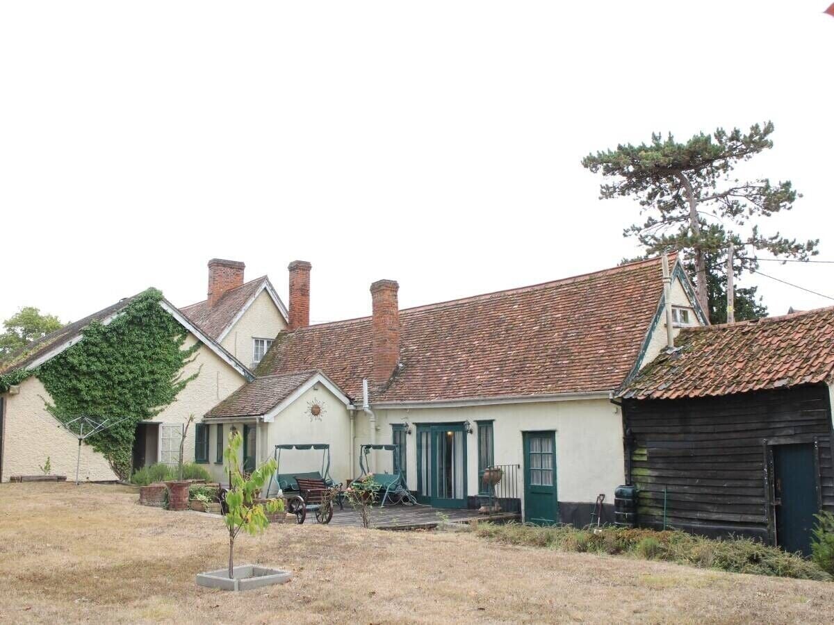 Spacious Former Suffolk Pub with Development Potential, Ideal for Various Uses Photo 8