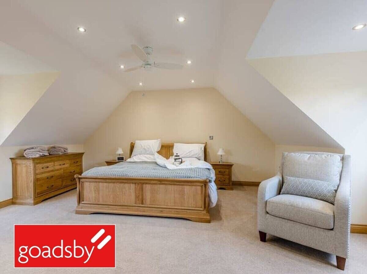 Newly Constructed Serviced Accommodation Business in Hythe Hampshire Photo 8