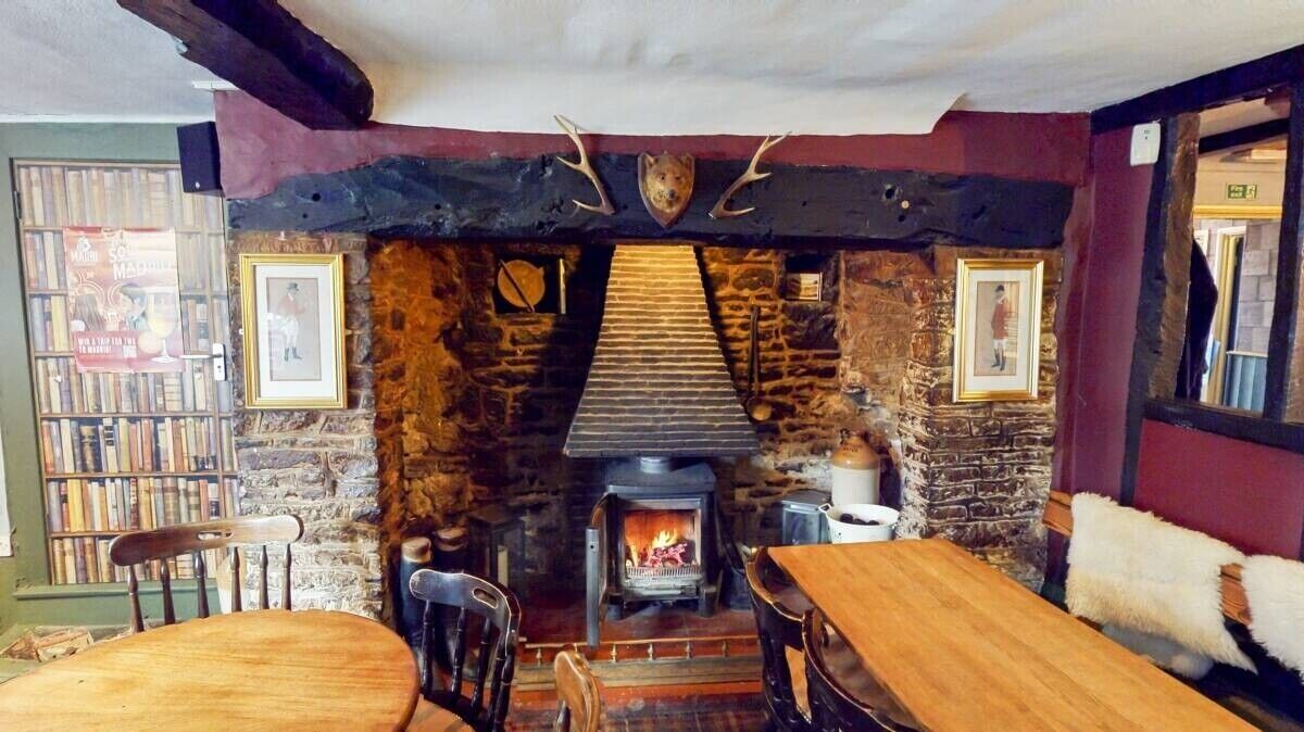 Freehold Village Pub in Milton Keynes, Buckinghamshire - Great Development Potential Photo 8