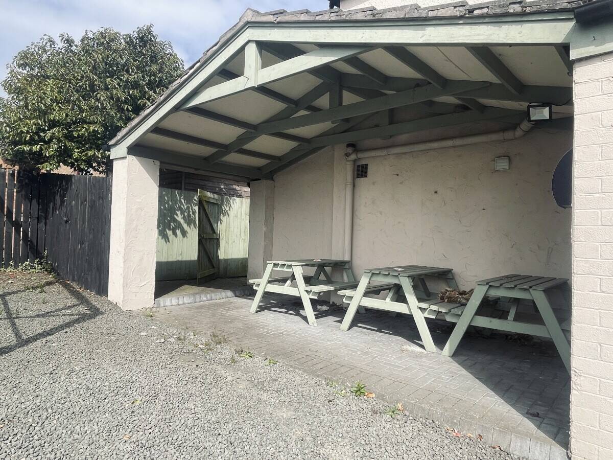 Former Fife Arms Hotel with Huge Potential - Restaurant, Bar, Letting Rooms and Owners' Accommodati Photo 8