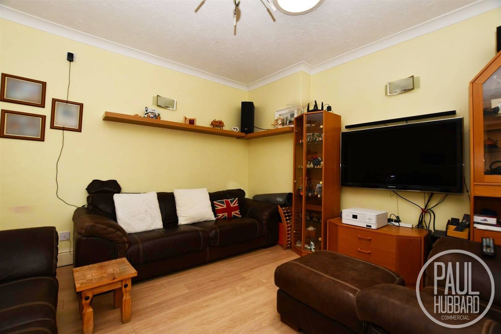 Profitable Fish and Chip Shop Plus Modern 3-Bedroom Apartment in Heacham, Norfolk Photo 8