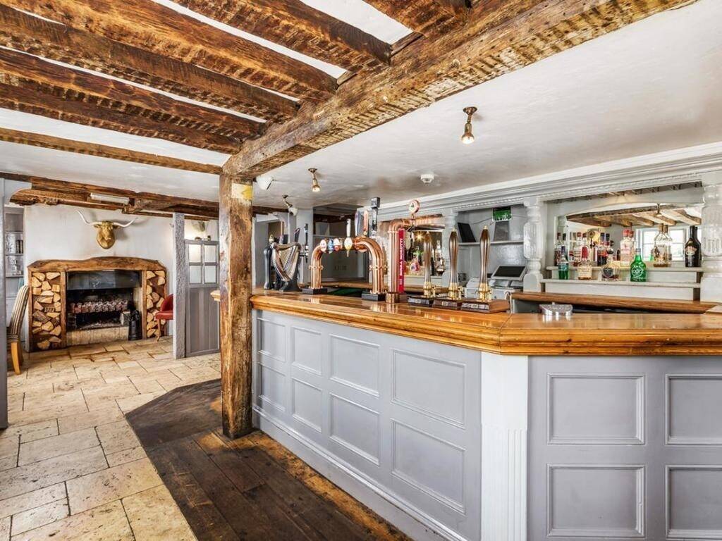 17th Century Freehold Country Pub in Barton le Clay, Bedfordshire with High Trade Potential Photo 7