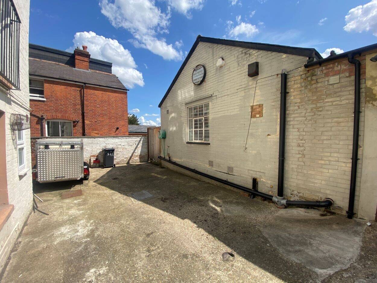 Commercial Premises - B1 Business Use - Reading Berkshire-Business Premises/Office/Storage/Workshop Photo 8