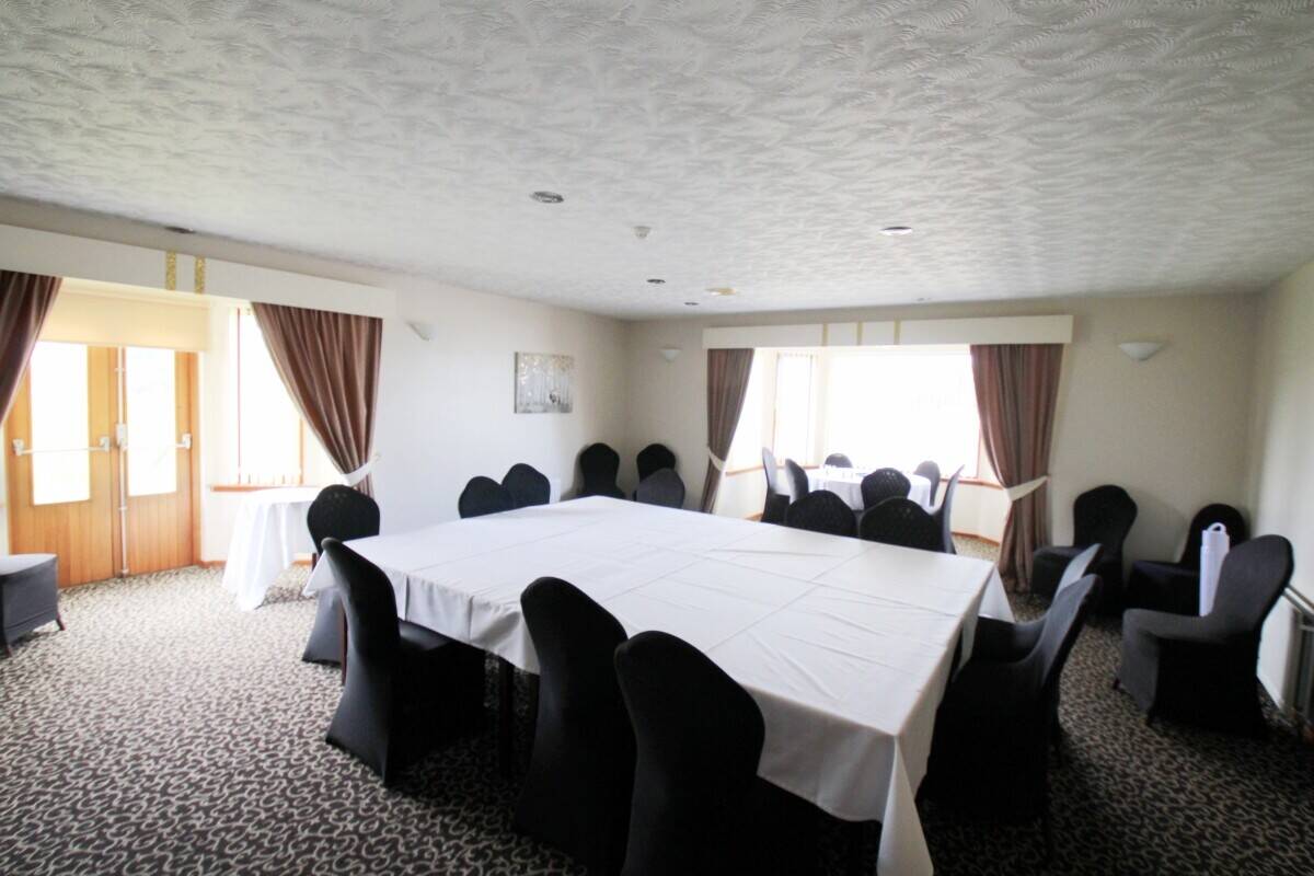 Bar and Restaurant with 8 Letting Rooms Available in Fraserburgh Outskirts Photo 8