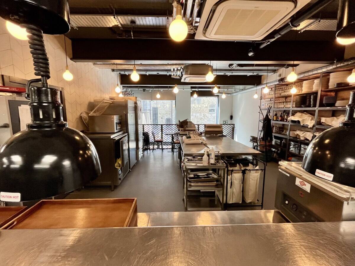 Turnkey Restaurant Ready for Lease in Wandsworth, Fully Fitted and Furnished Photo 8