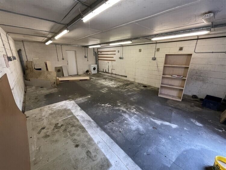 Large Offices To Let For Sale in Newton Abbot Photo 7
